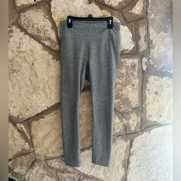 Outdoor Voices Warmup 7/8 Legging in a Heathered grey color size medium - Picture 3 of 7